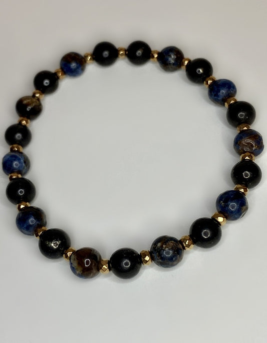 6mm Rare Gemstone Type Scorzalite spinel with Muscovite in Pegmatite and Shungite stones